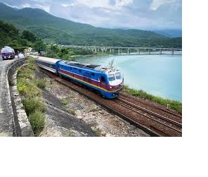 Vietnam Hai Van Pass train